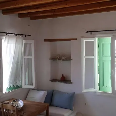 Itia 1 Serifos Town
