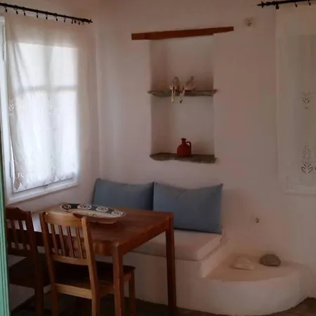 Itia 1 Serifos Town